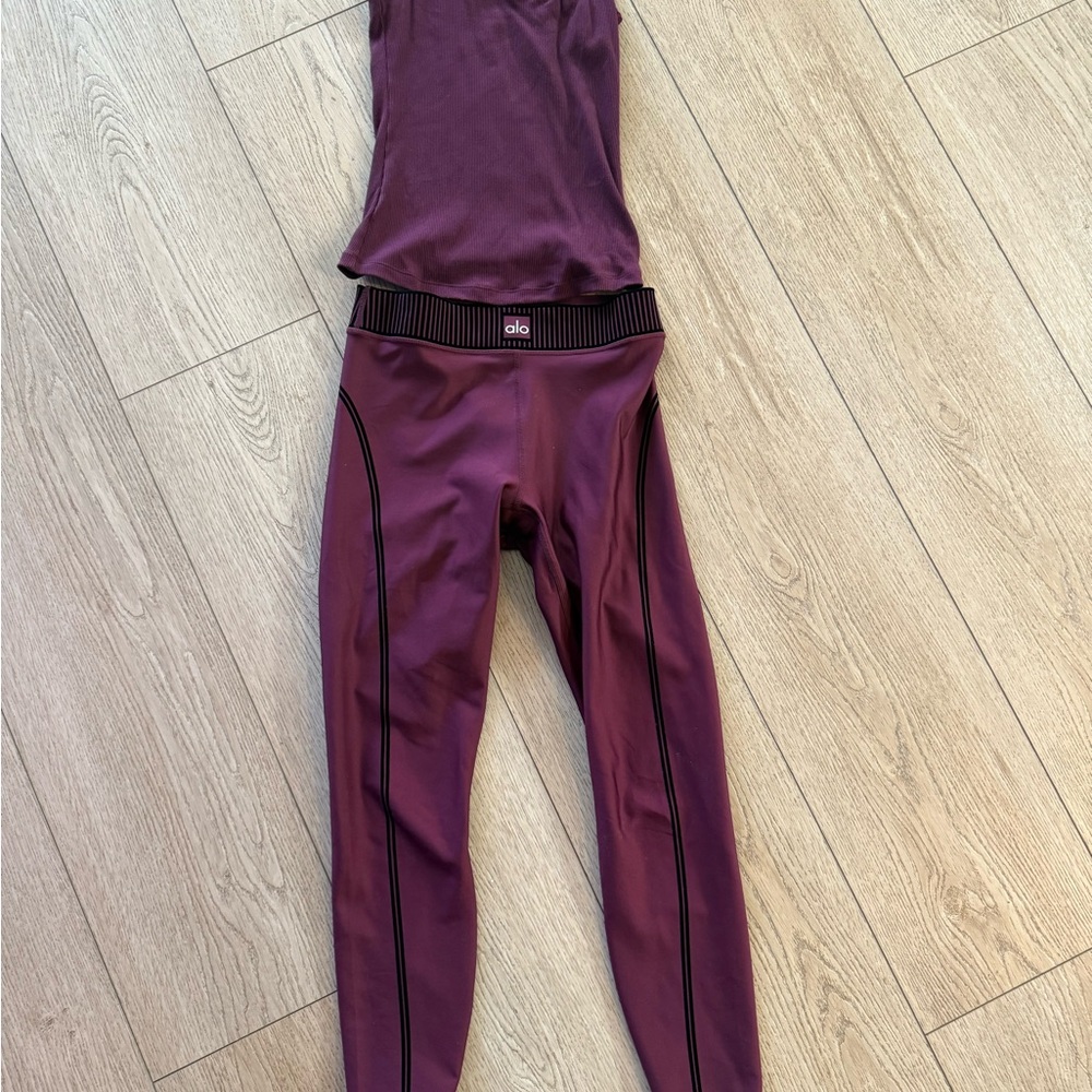 Sold out - ALO Yoga Women's Burgundy suit up Leggings and Tank